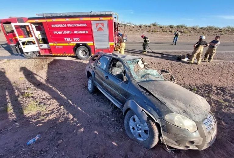 Volcó una familia de Plottier que viajaba desde Bariloche y el