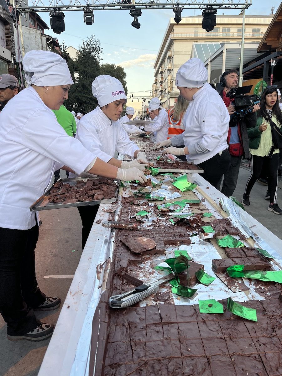 Turistas Y Residentes Disfrutaron De La Barra De Chocolate M S Larga