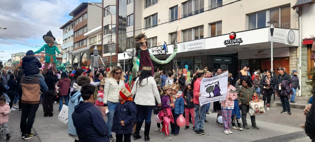 El Desfile De Gigantes Llen De Color Y Alegr A La Calle Mitre