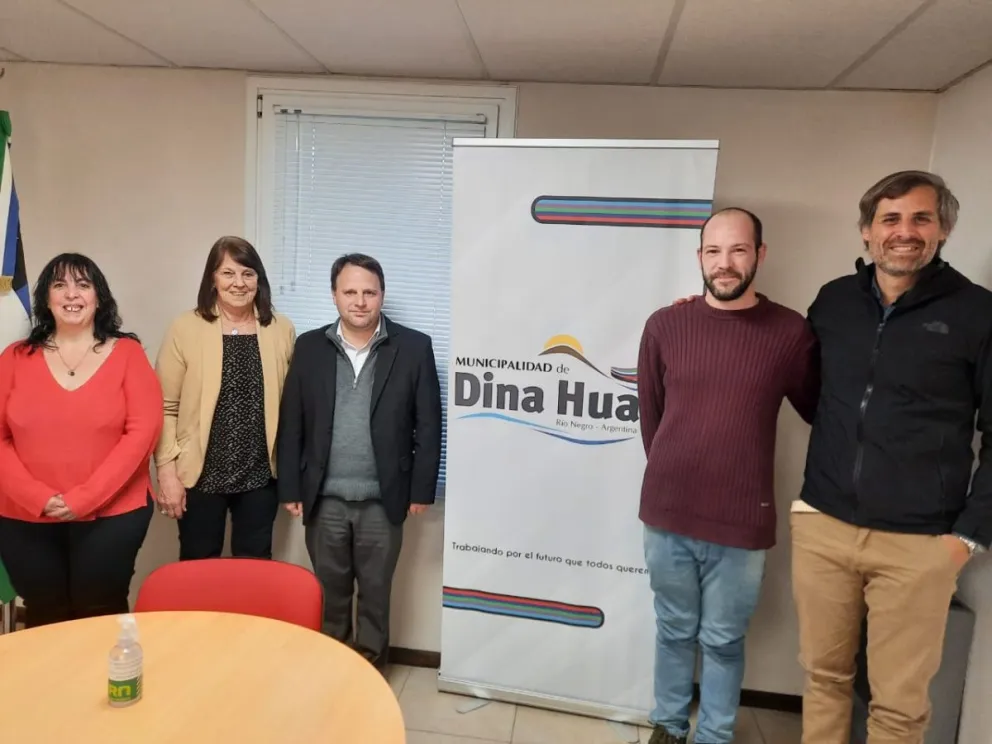 Buscan generar nuevos espacios para proyecciones audiovisuales en Dina Huapi