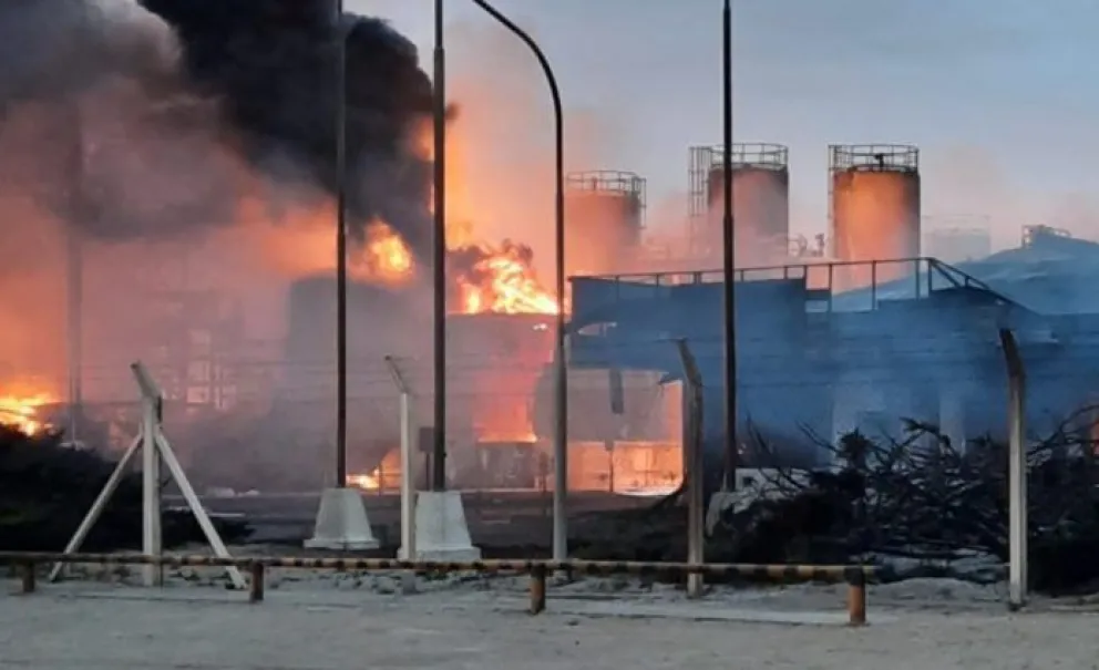 Tres personas murieron por la explosión de una refinería en Plaza Huincul