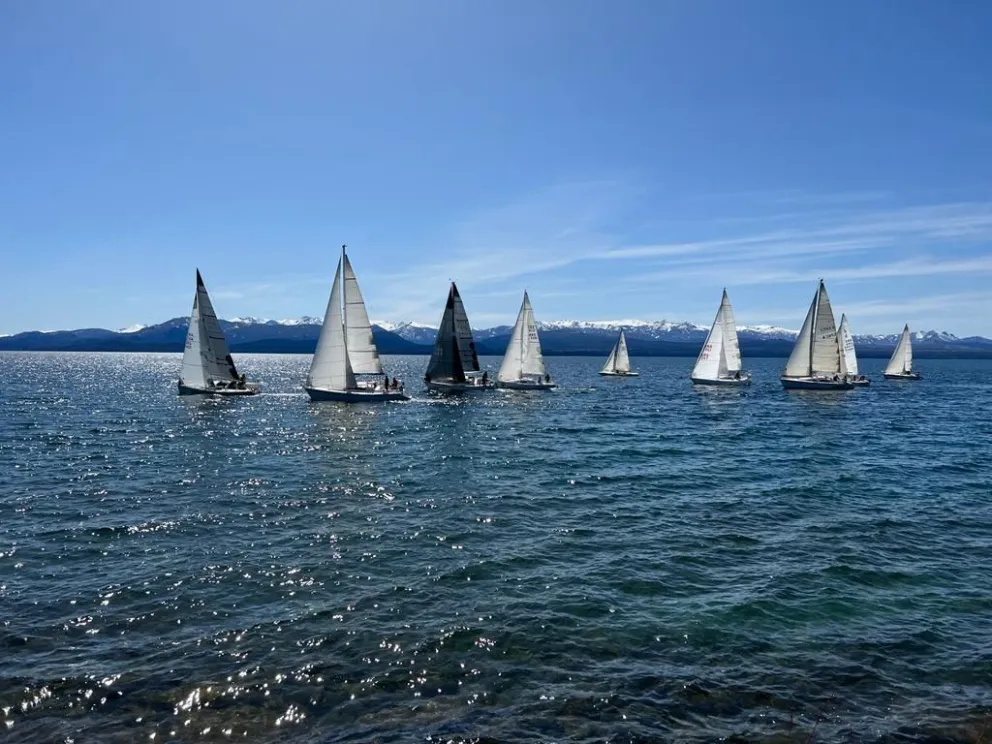 Se realizó la tradicional “Regata Isla del Roble” del club Náutico Bariloche 