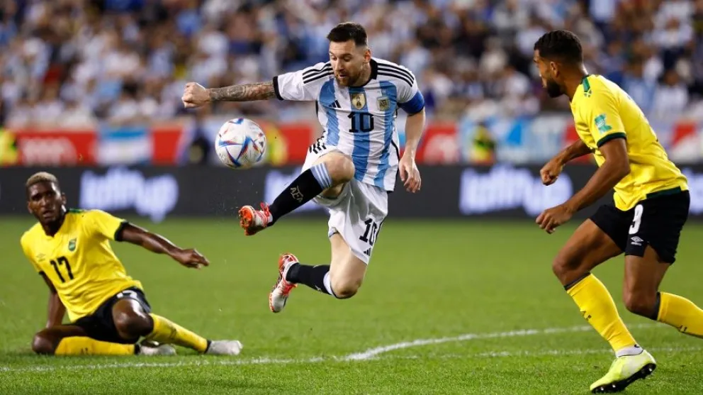 Con un doblete de Messi, Argentina goleó a Jamaica