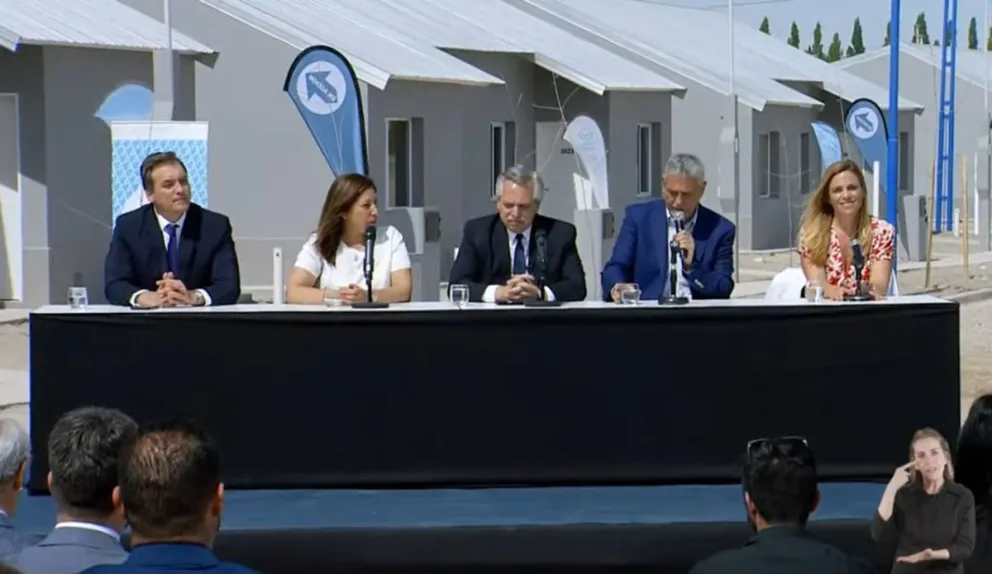 Fernández encabeza el acto de entrega de la vivienda número 60.000 en Río Negro
