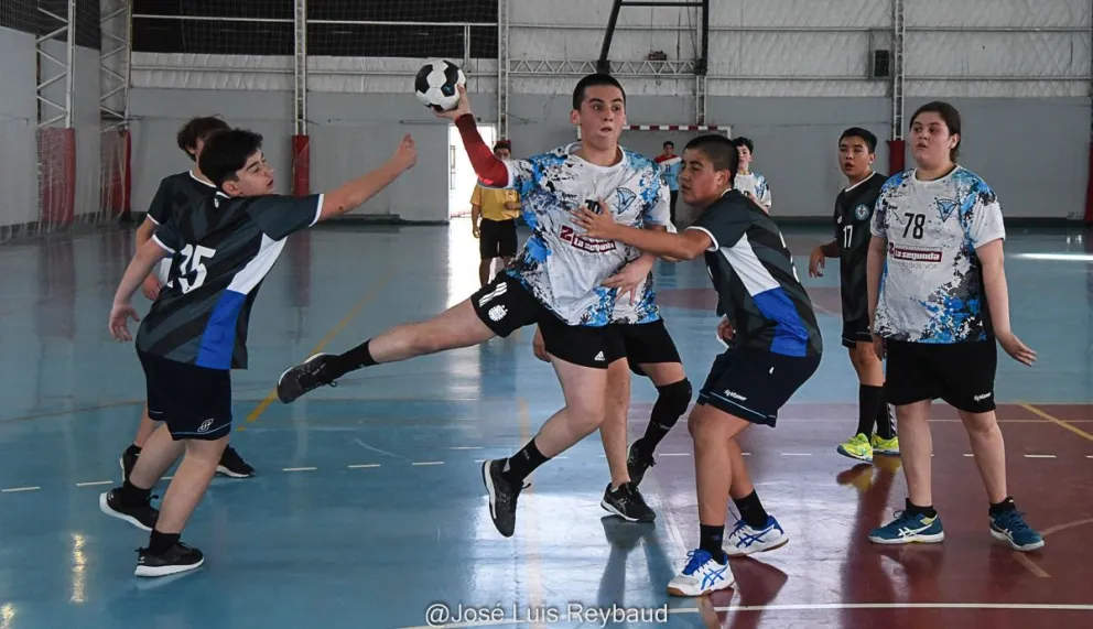 El Handball de los Lagos del Sur tuvo acción en tres localidades y con muchos goles