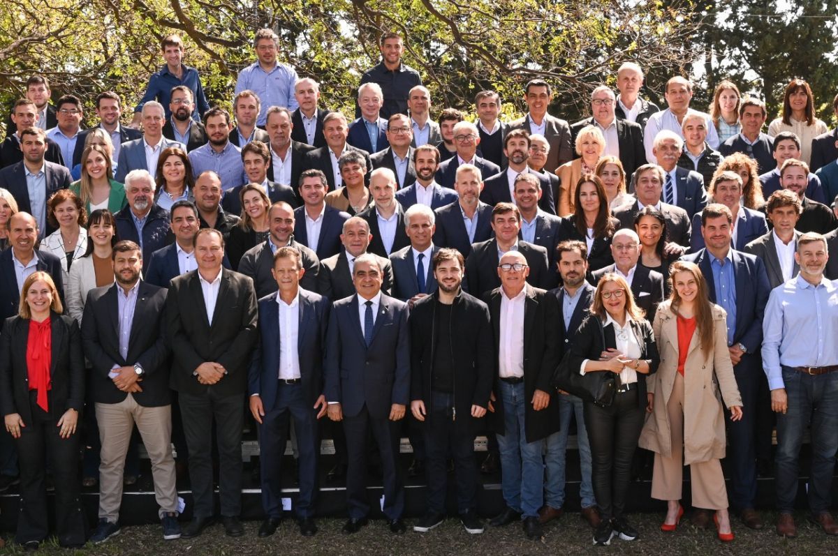 Dirigentes rionegrinos junto a Rodríguez Larreta en el lanzamiento de “Prepararse para gobernar: un país federal”
