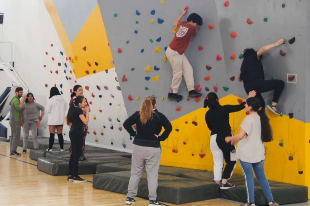 Estudiantes de escuelas secundarias visitaron la UNCo Bariloche por la Muestra de Carreras