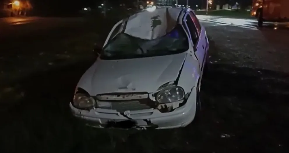 Tres personas fueron hospitalizadas tras chocar con el auto contra un caballo suelto