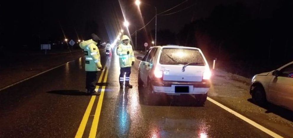 Detuvieron a un hombre por agredir a un policía en un control de alcoholemia