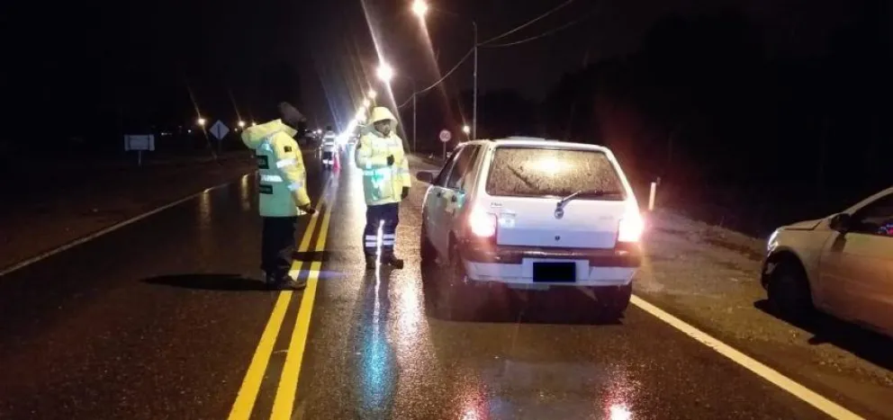 Detuvieron a un hombre por agredir a un policía en un control de alcoholemia