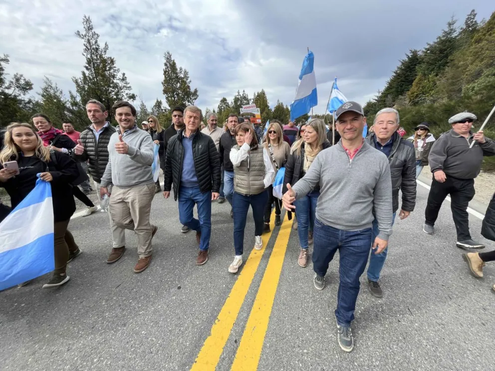 Con la presencia de Patricia Bullrich, una gran cantidad de vecinos marcharon bajo el lema "Basta de terrorismo en Mascardi"