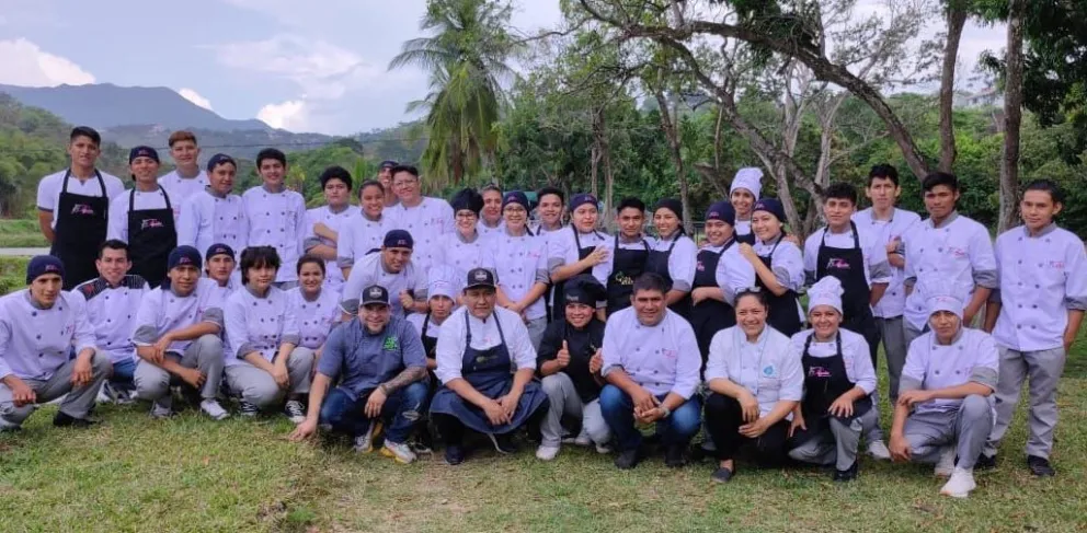 Cocineros locales participan del Encuentro Bioceánico Hispano Latino de Gastronomía en Perú