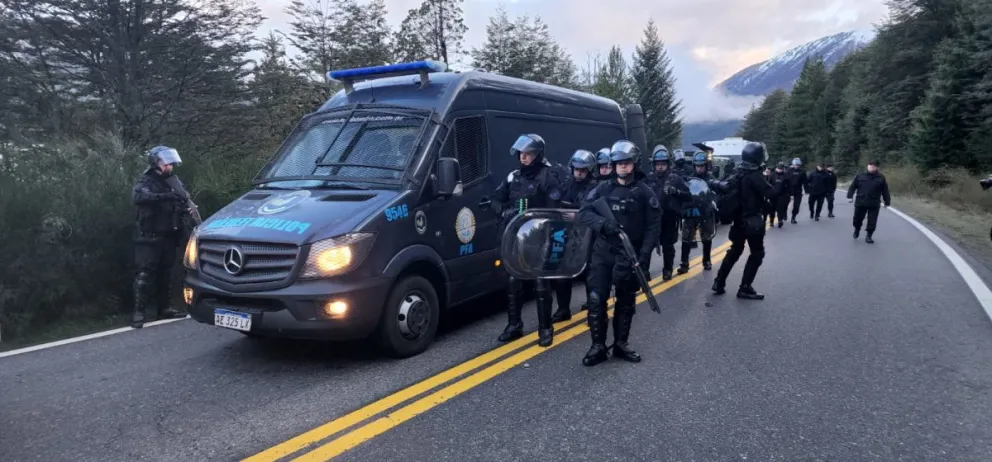 Hay varios detenidos en el operativo de Villa Mascardi