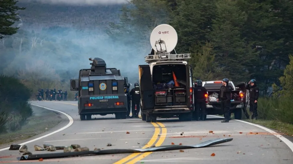 Aníbal Fernández se reunió con los jefes del comando a cargo del desalojo en Villa Mascardi