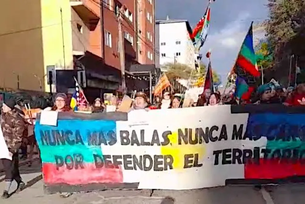 Marcharon para pedir la liberación de las mujeres mapuches detenidas en Mascardi
