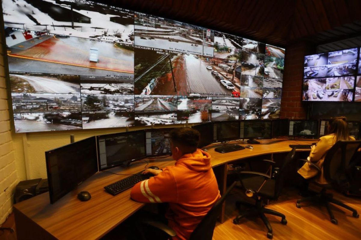 Avanza la instalación de nuevas cámaras domo de videovigilancia en Bariloche