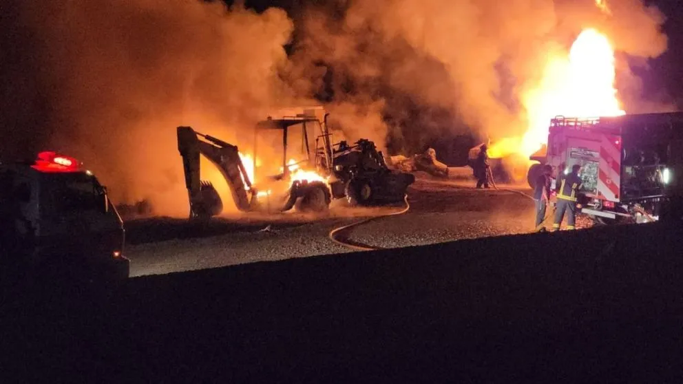 Incendiaron maquinaria vial y amenazaron a un sereno en la obra de Circunvalación de Villa La Angostura