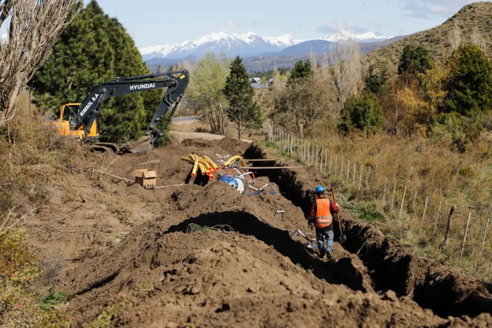 Avanzan las obras de gas y tendido eléctrico en Dina Huapi