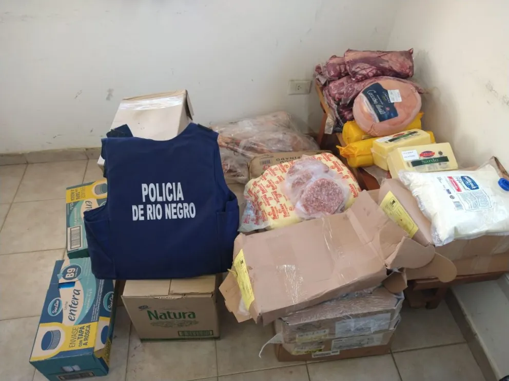 Tres detenidos por sustraer alimentos del comercio para el que trabajaban