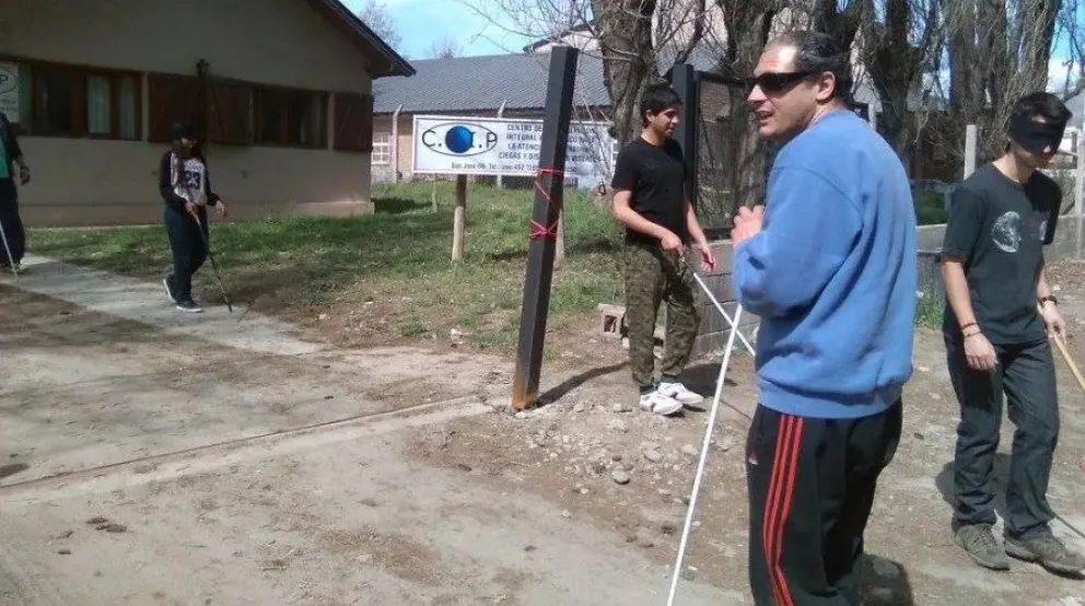 Día del bastón blanco: empatía y respeto a personas con discapacidad visual