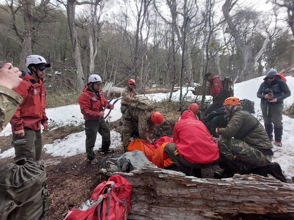 Evacuaron a un hombre que se descompensó cerca del Refugio Frey