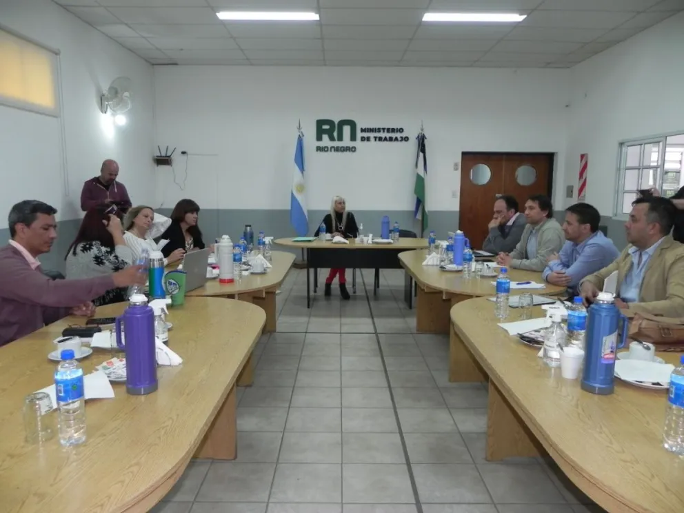 Cuarto intermedio en las negociaciones paritarias con gremios estatales