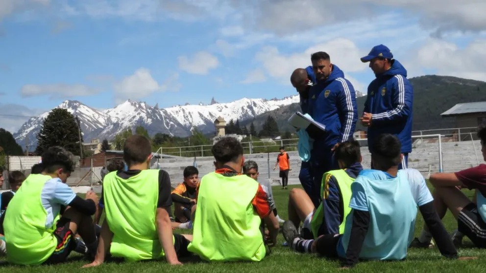 Boca Juniors realiza pruebas de futbolistas en Bariloche 