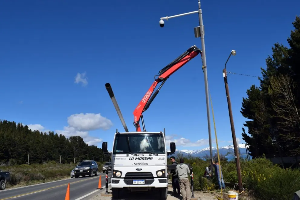 Instalaron dos nuevas cámaras de videovigilancia en el barrio Las Chacras