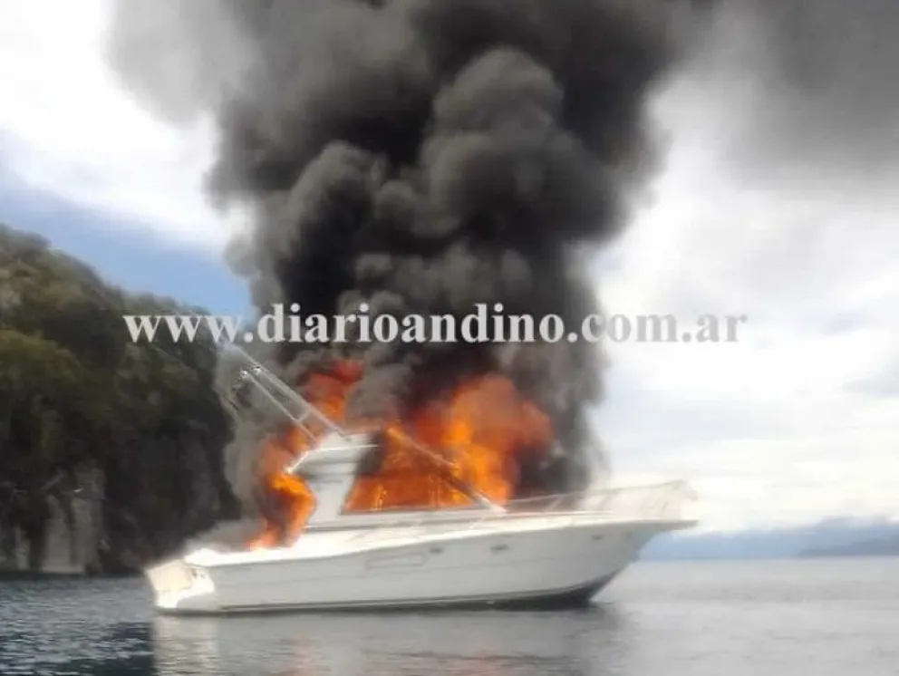 Un incendio destruyó por completo un yate y el tripulante resultó ileso