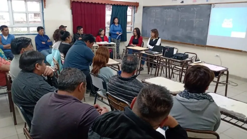 Capacitación en el CEM Nº 104 para prevenir y eliminar la violencia de género