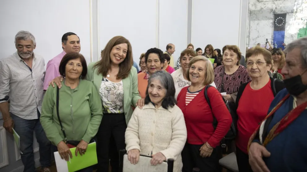 La Provincia presentó el programa LAZOS +60 para personas mayores