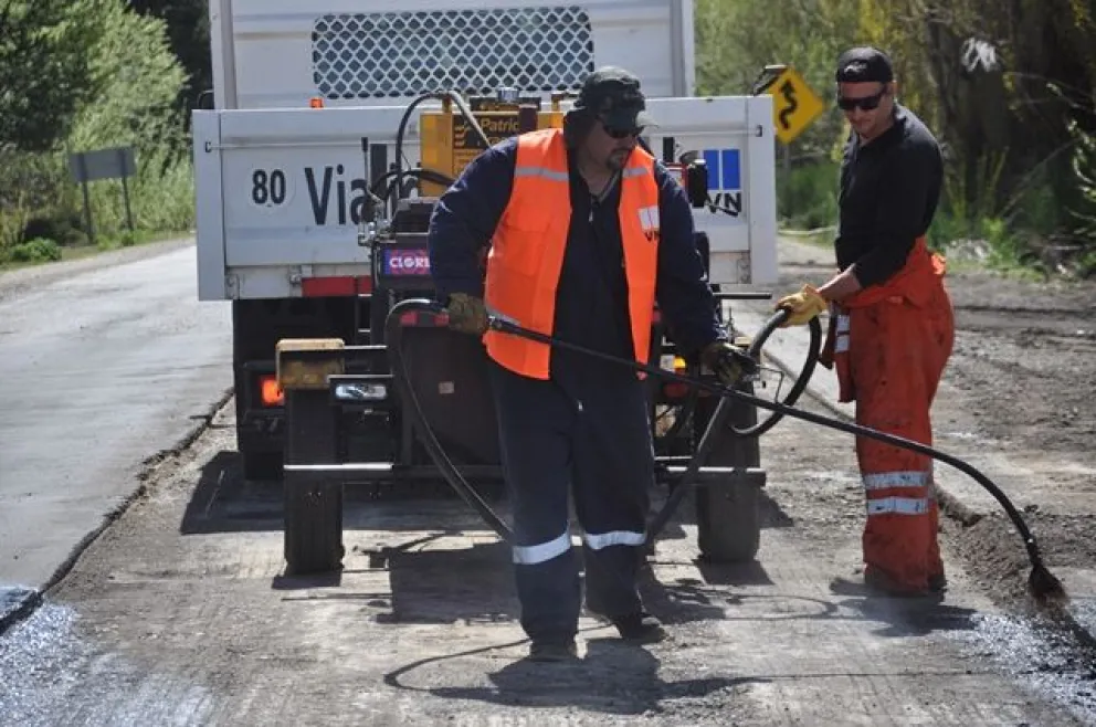 Se solicita circular con precaución y respetar las indicaciones de trabajadores viales en la RN 40 entre Bariloche y El Bolsón