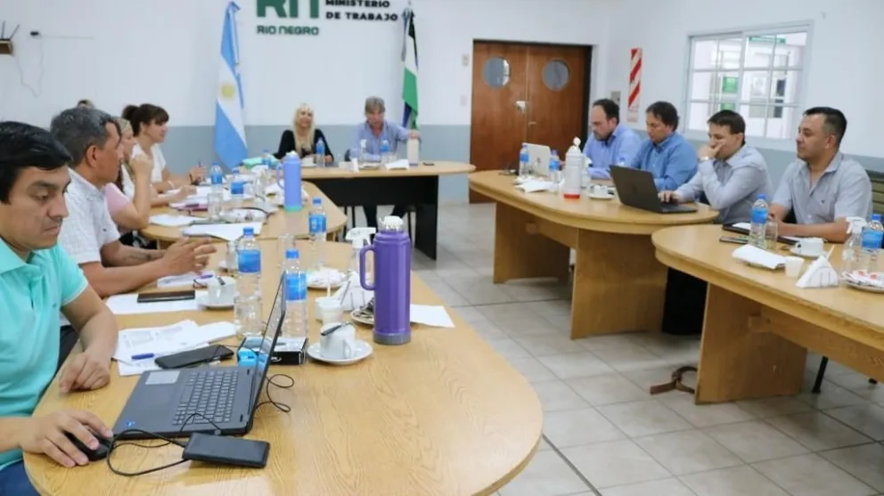 Proponen al sector docente una pauta salarial del 90% para todo el año