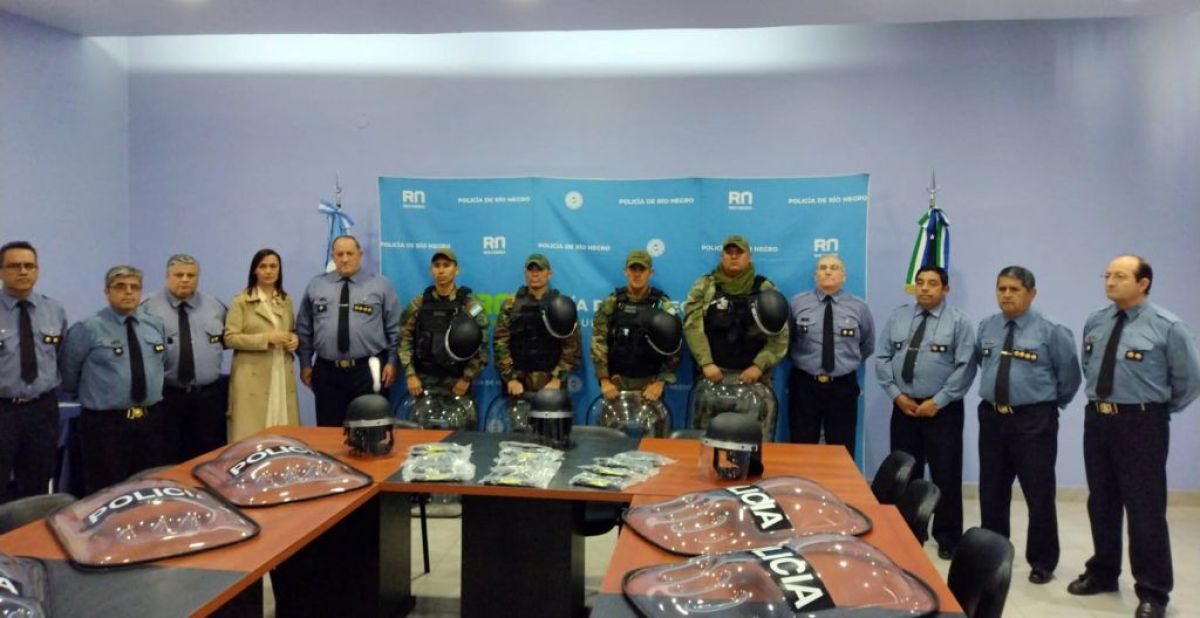 Se entregaron escudos y cascos para los Grupos COER de la Policía de Río Negro