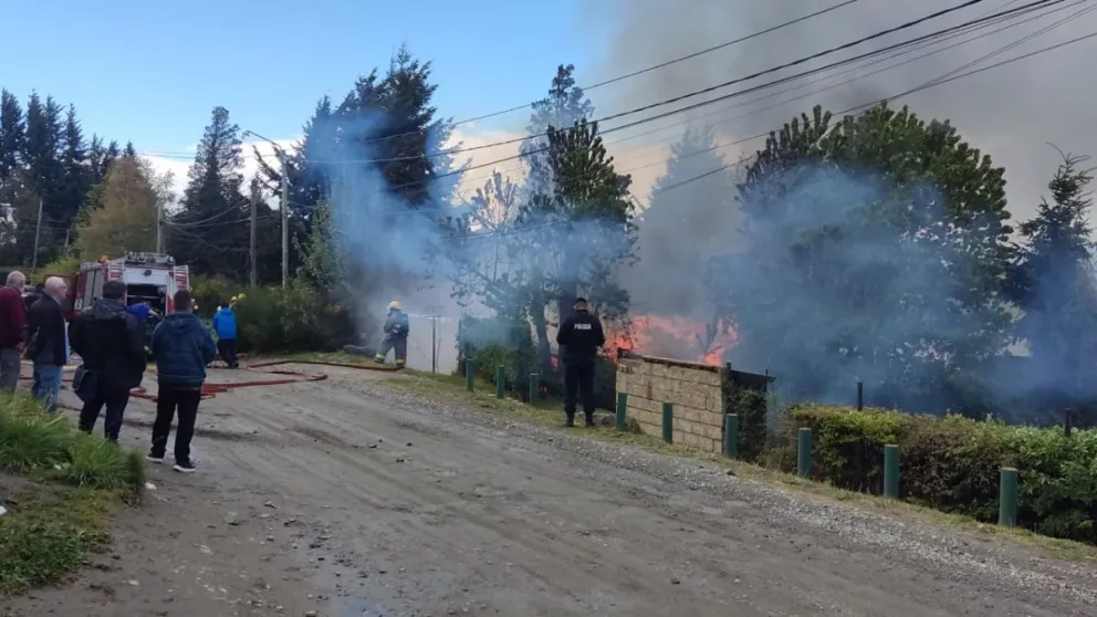 El fuego consumió dos viviendas  en el barrio Las Margaritas 