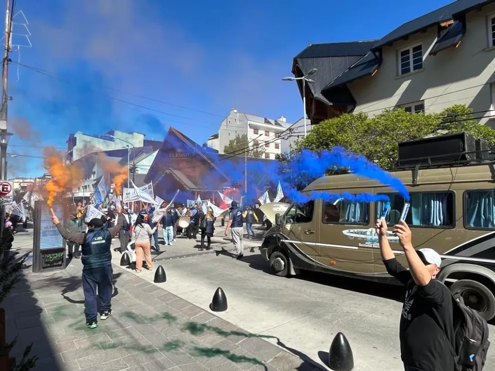 Gastronómicos continúan pidiendo la equiparación de los salarios con Buenos Aires