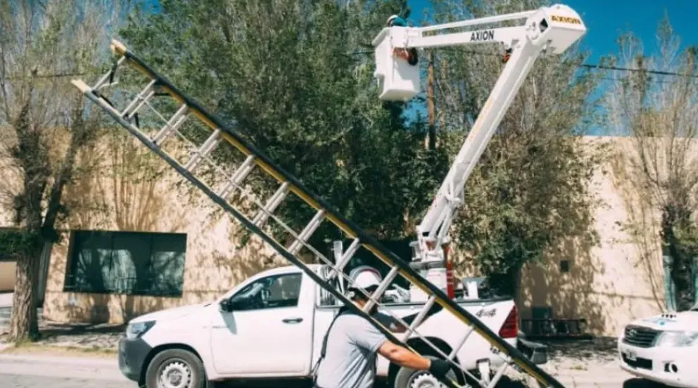 Comenzó la obra que dotará de internet por fibra óptica a Los Menucos