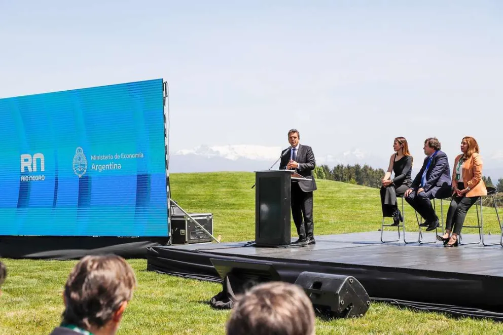 En INVAP: Sergio Massa presentó la obra de ALIPIBA 2 junto a Arabela Carreras