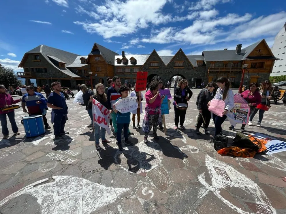 Trabajadores de la Salud marcharon desde el Hospital hacia el Centro Cívico