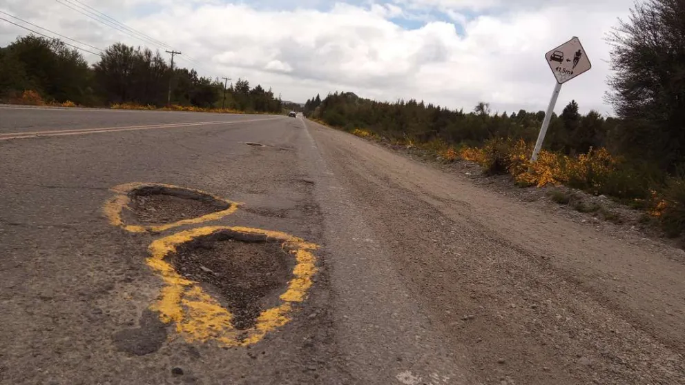 Los "adornados" pozos de la Ruta 82