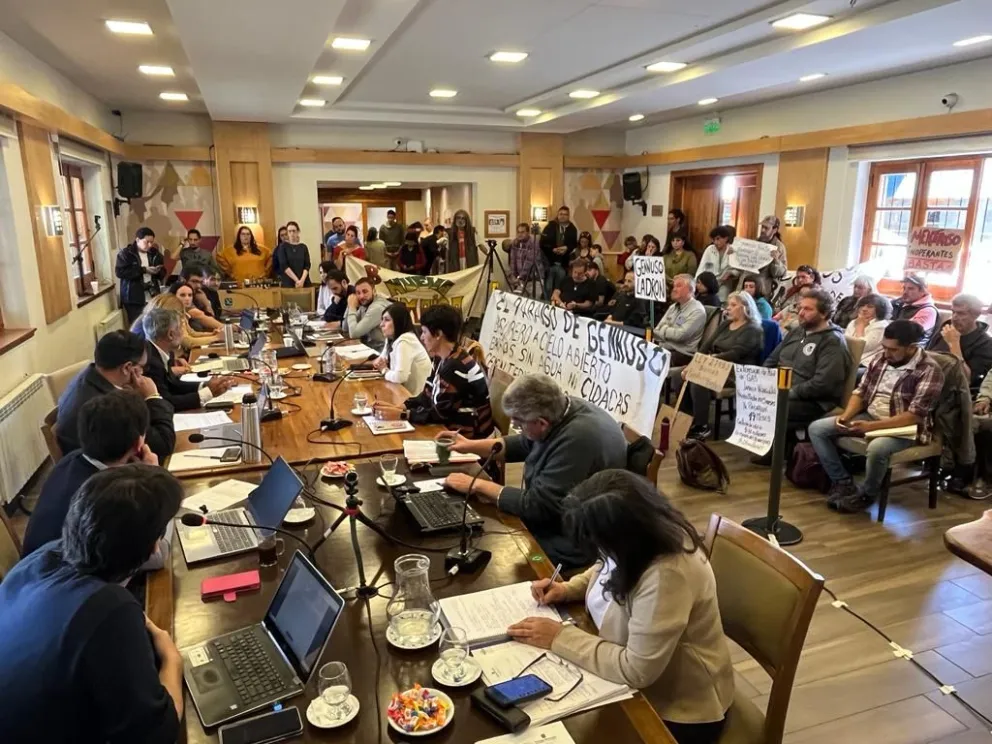 Los vecinos volvieron al Concejo para expresar su enojo por "obras inconclusas"