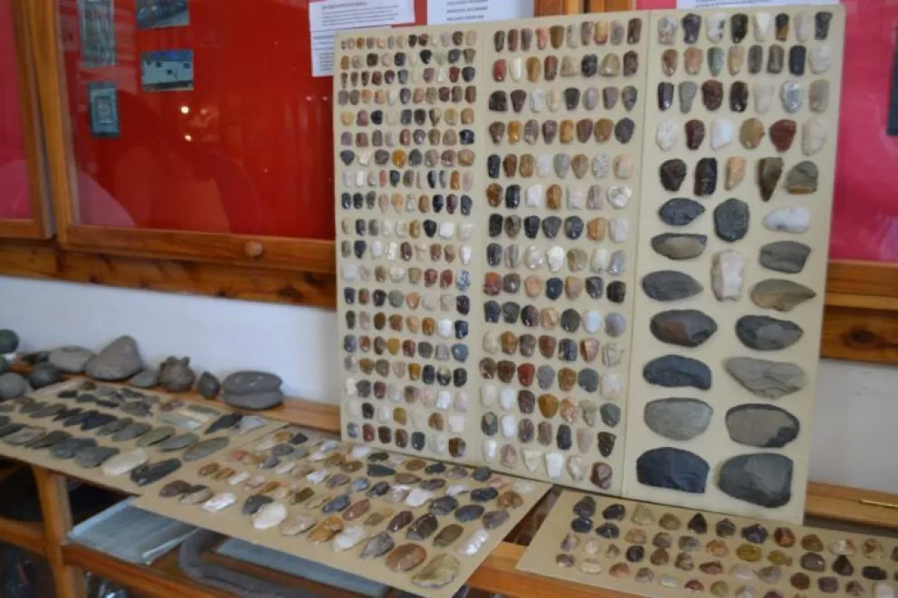 Un barilochense donó una importante cantidad de piezas arqueológicas a un museo de Jacobacci