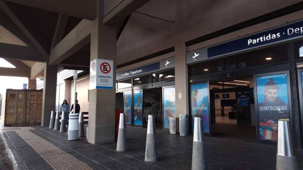 Imputaron a un hombre por intentar trasladar astas de ciervo ilegales en su equipaje