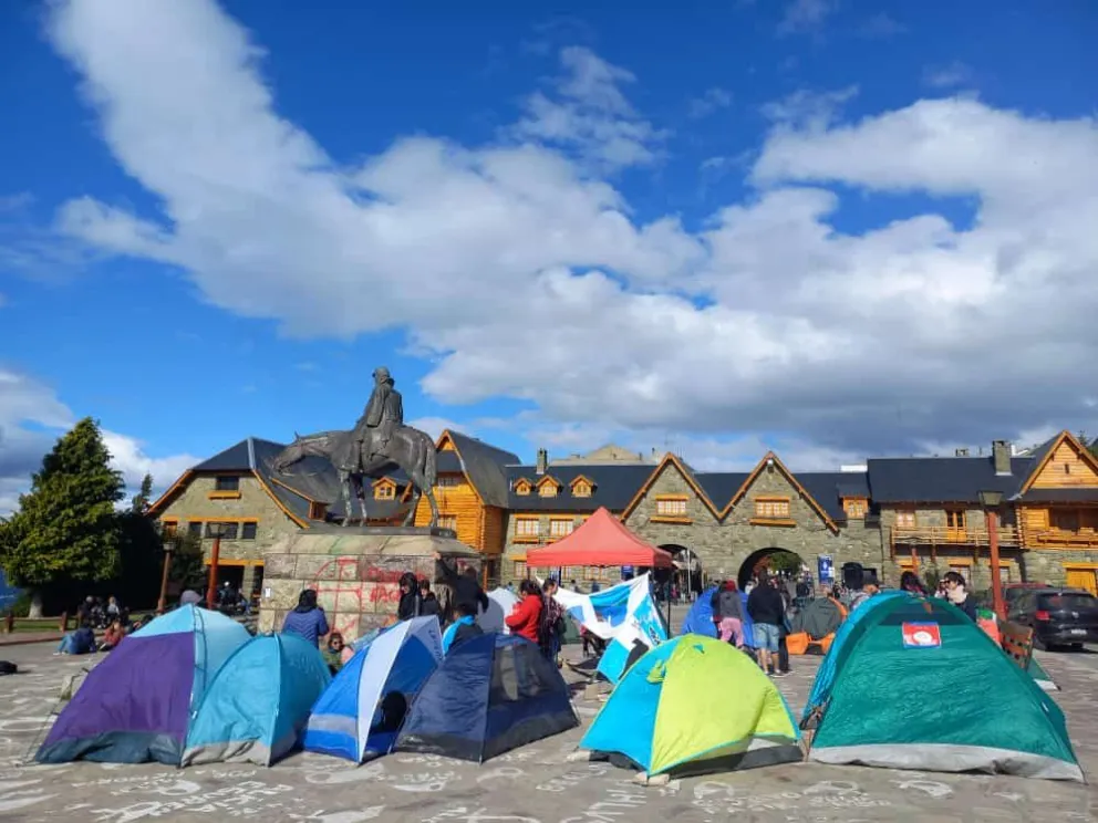 Acamparon en el Centro Cívico para pedir soluciones habitacionales
