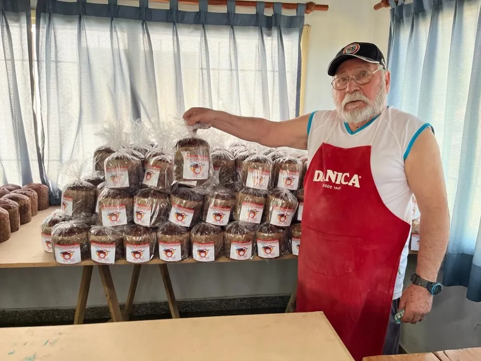 Con pocas donaciones aún, comenzó la producción del Pan Dulce Solidario 2022