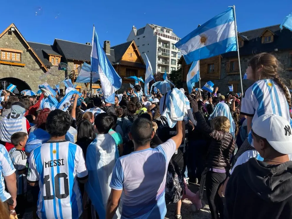 Bariloche pintado de celeste y blanco tras el 2-0 vs Polonia