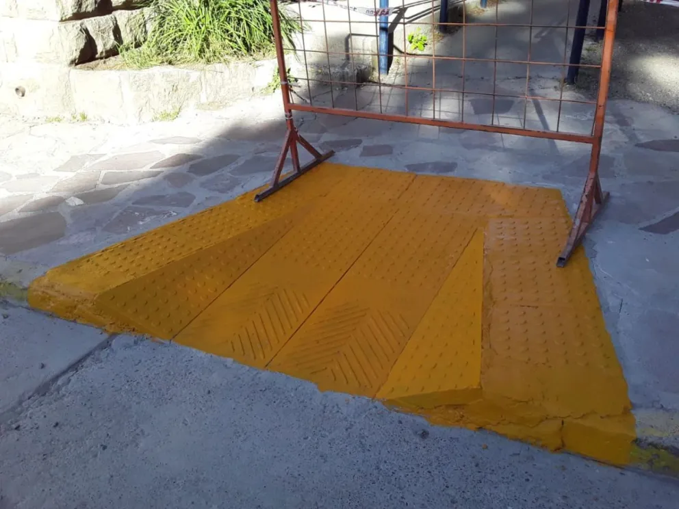 Continúa la instalación de rampas de accesibilidad universal
