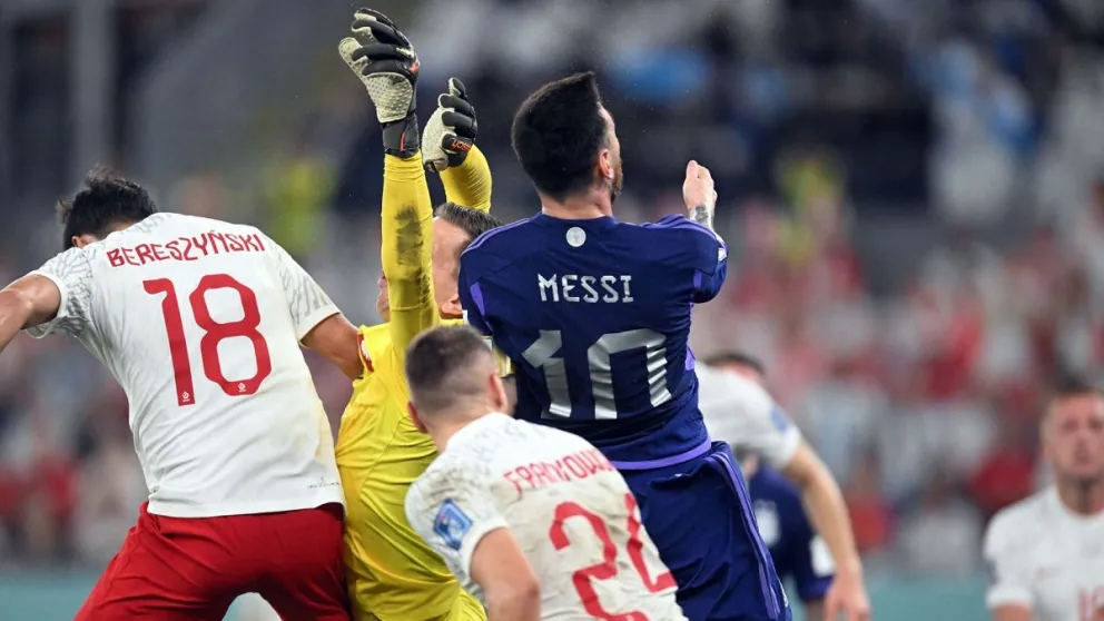 El arquero polaco Szczesny avisó que no le pagará la apuesta de 100 euros a Messi