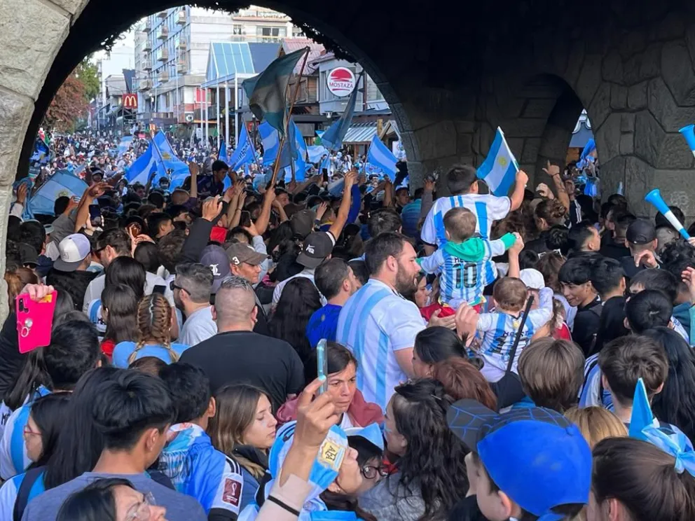 Alegría Mundial: se festeja en Bariloche el triunfo albiceleste 