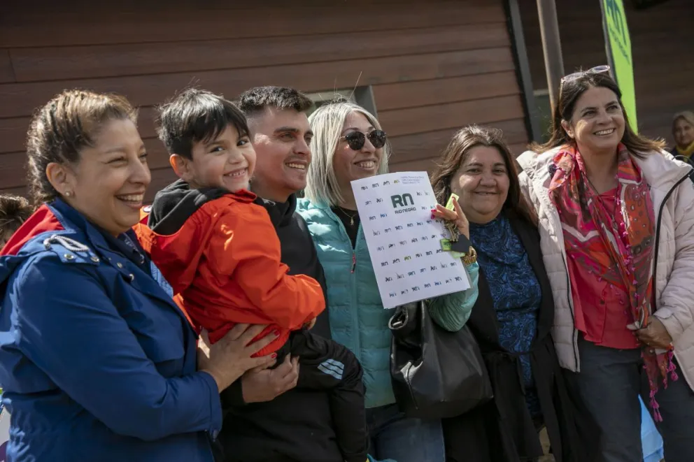 El Gobierno Provincial entregó otras 100 viviendas en Bariloche